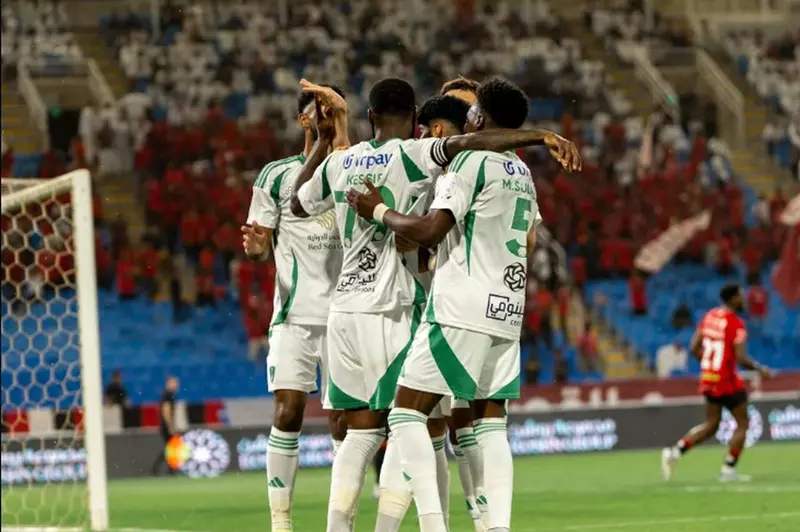 الأهلي يتفوق على الرياض وينهي الدوري السعودي في المركز الخامس: بطل آسيا يحقق نتائج غير متوقعة