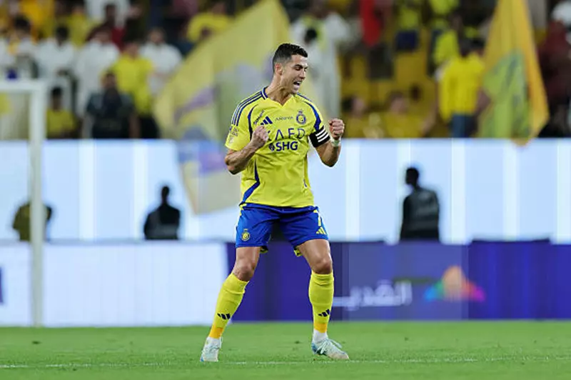 رونالدو يُحقق الحذاء الذهبي للمرة الثانية في الدوري السعودي: إنجاز جديد للنجم البرتغالي