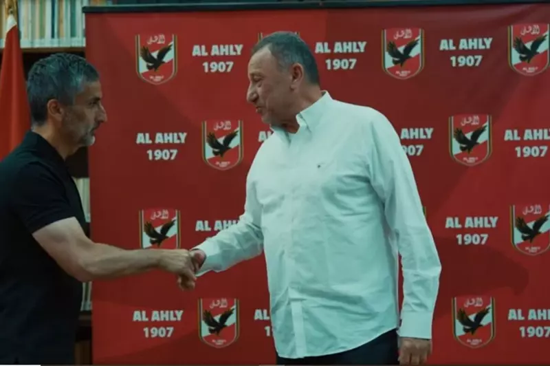 ظهور ريبييرو الأول في الأهلي: اجتماع مع الخطيب وجولة في التتش (فيديو وصور)