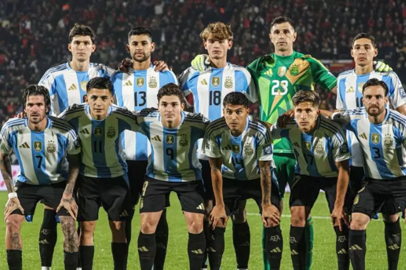 الأرجنتين تتفوق على تشيلي في تصفيات كأس العالم بفضل ميسي وبديله وماستانتونو الشاب