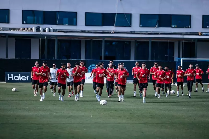 الأهلي يبدأ تدريباته الأولى في أمريكا بمشاركة بن رمضان والصفقات الجديدة