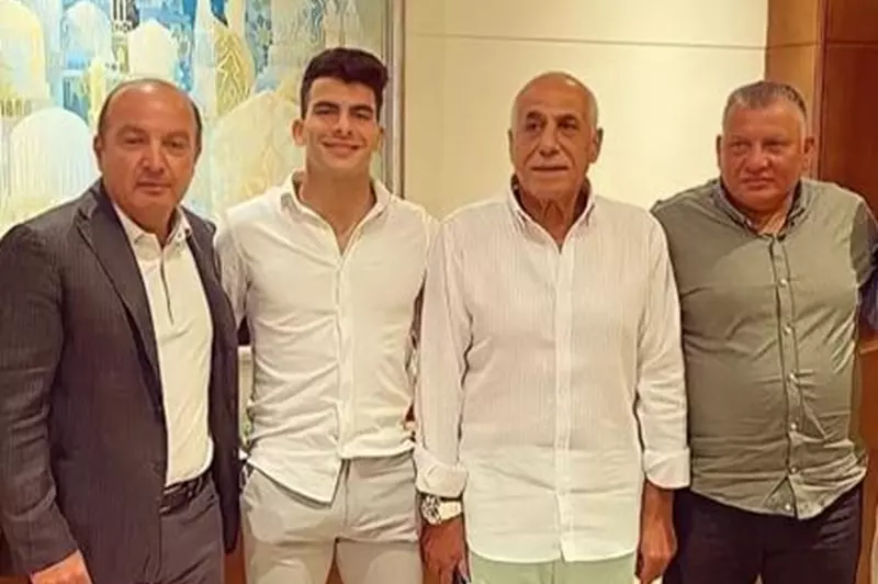 زيزو يكشف: حسين لبيب قدم لي عرضاً للتجديد بسكن فاخر ووالدي يستحق مكافأة.